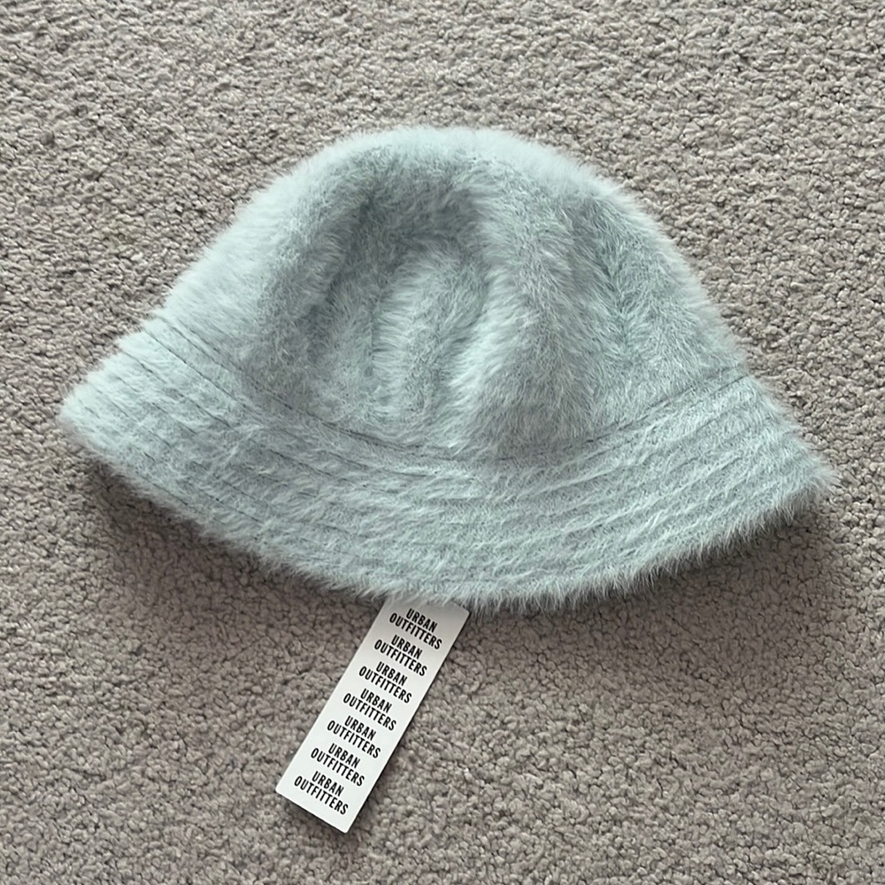 urban outfitters bucket hat